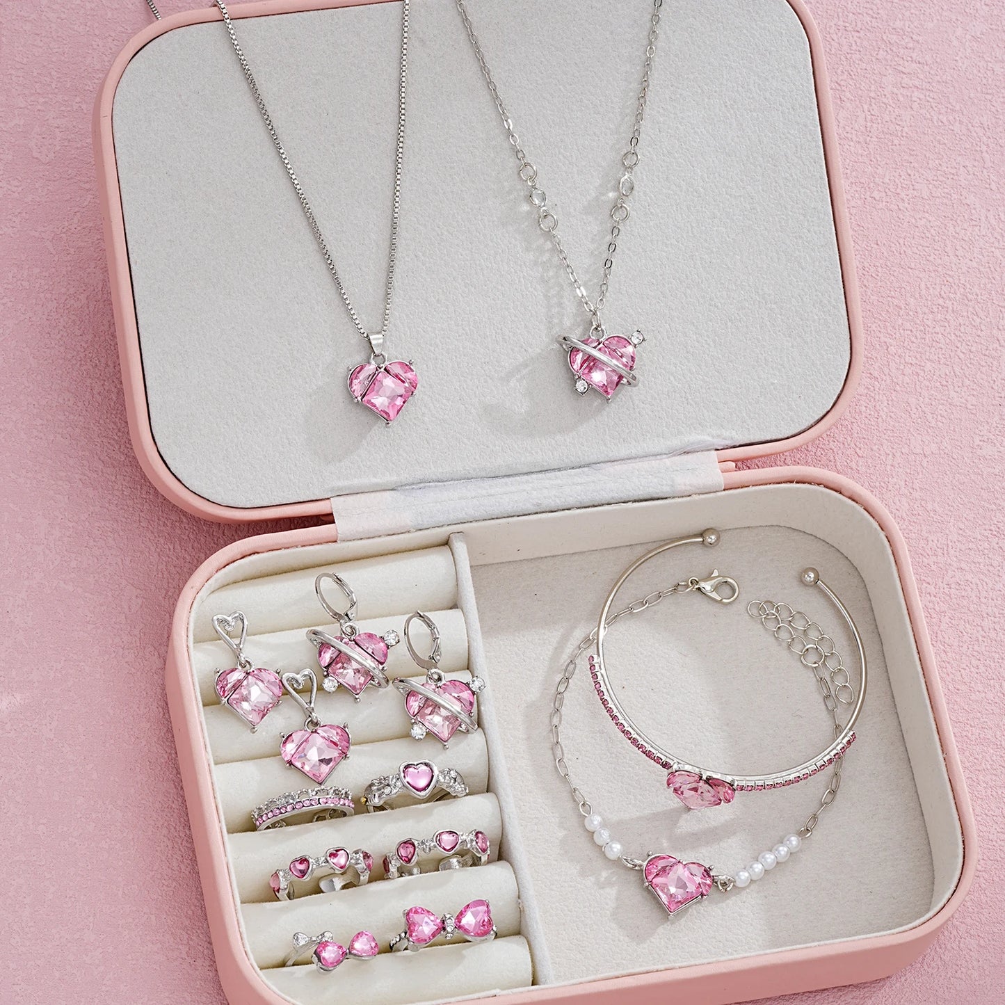 14 Stück rosa Kristall-Herzanhänger, Halsketten, Ohrringe, Ringe und Armbänder für deine Barbie-Mode ✨